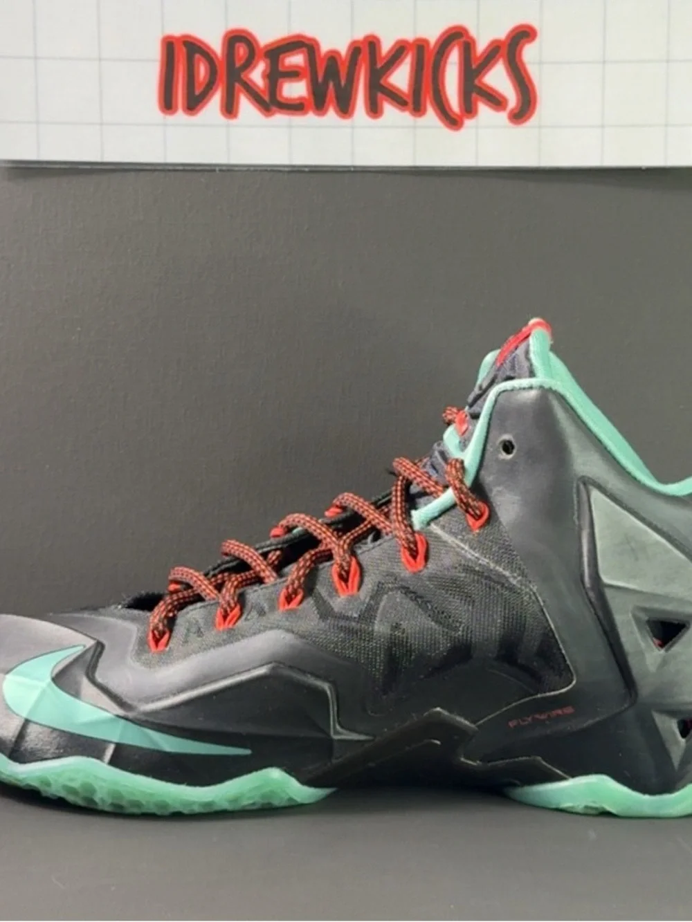 NIKE LEBRON 11 JADE SIZE 8 SNEAKERS 616175 004